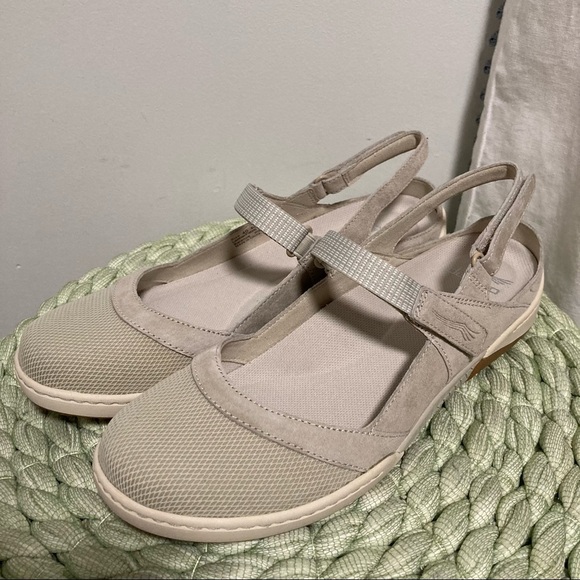 NWOB Dansko Hilda Cream Suede Sporty Maryjane Sneaker - Picture 2 of 9